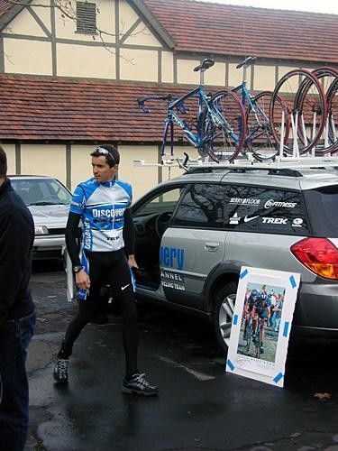 Ready to rock'n'roll, boys. Manuel Beltran gets into gear.