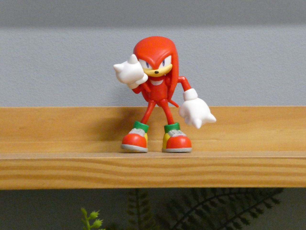 Image of a figurine to show the optical mage stabilization capabilities of the Panasonic Lumix ZS99/TZ99.