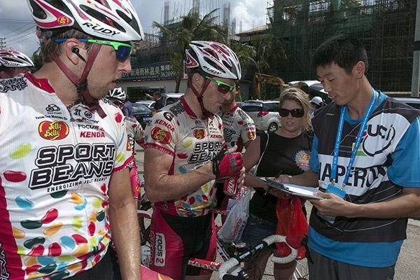 Sign here please: A tour chaperone chats with stage winner Brad Huff (Jelly Belly) regarding post stage instructions for the American speedster.