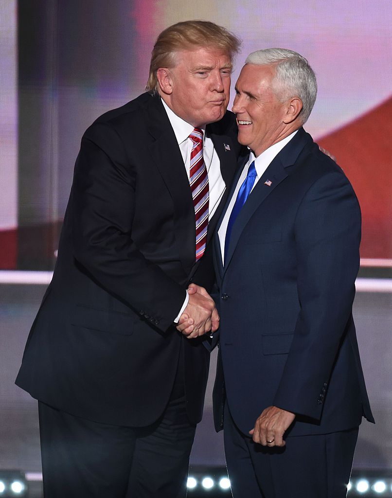 Donald Trump shares awkward air kiss with Mike Pence after speech | The ...