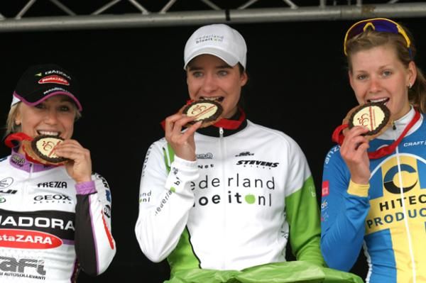 Podium (l-r): Shelley Olds (Diadora - Pasta Zara), Marianne Vos (Nederland Bloeit) and Emma Johansson (Hitec Products - UCK)