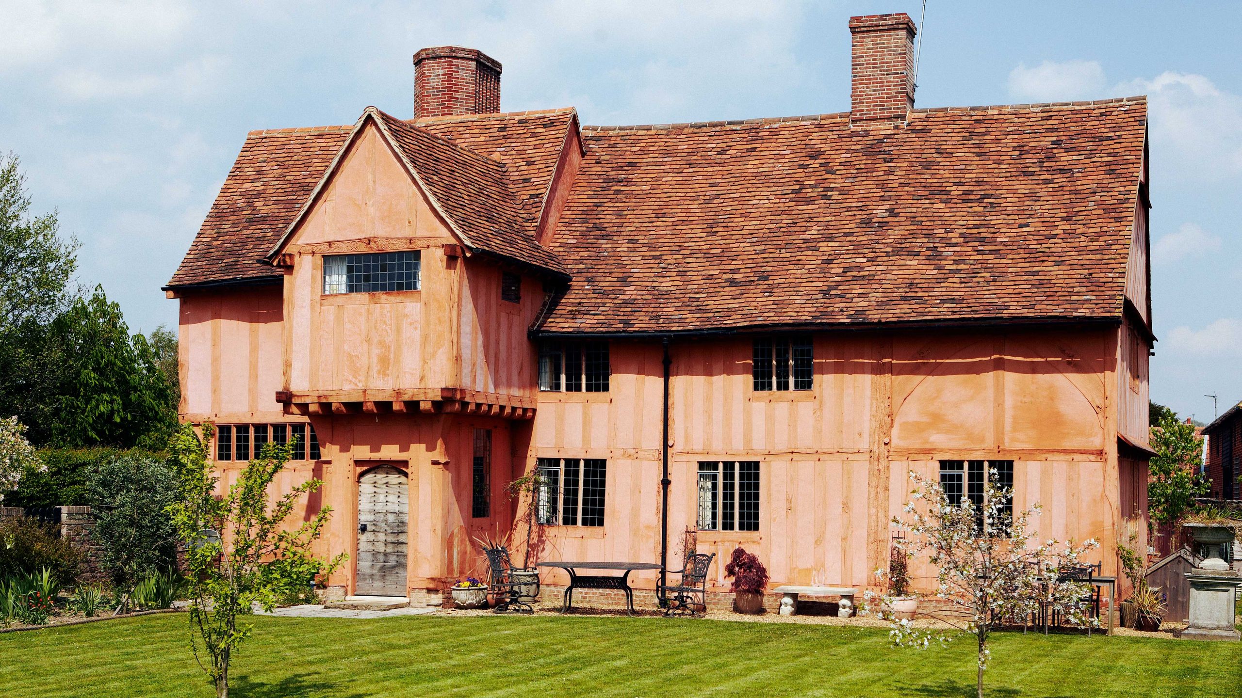 Tudor house with jettied first floor