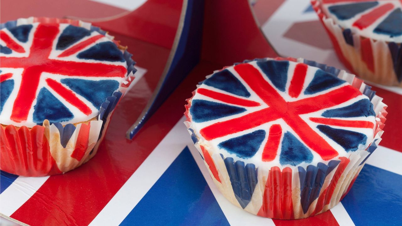 union jack cupcakes on a union jack cake stand