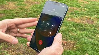 Apple Emergency SOS via Satellite dial 911