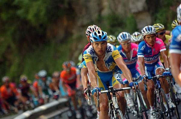 Nocentini (AG2r) sits in the pack before the final climb