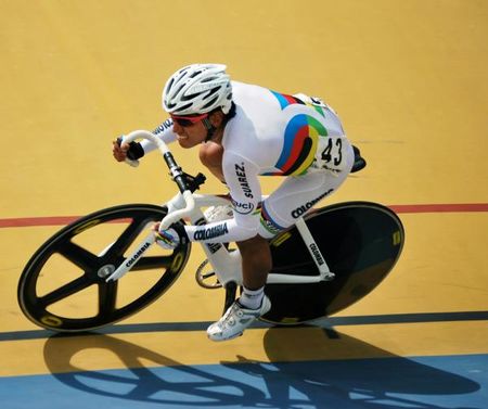 Edwin Avila en route to gold