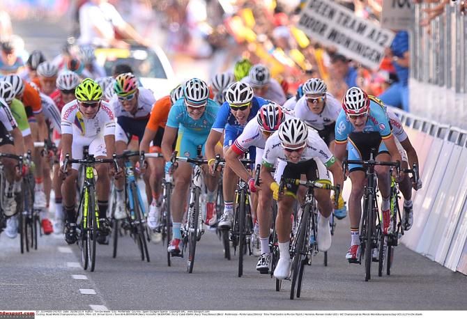 Caleb Ewan (Australia) sprints for the silver medal