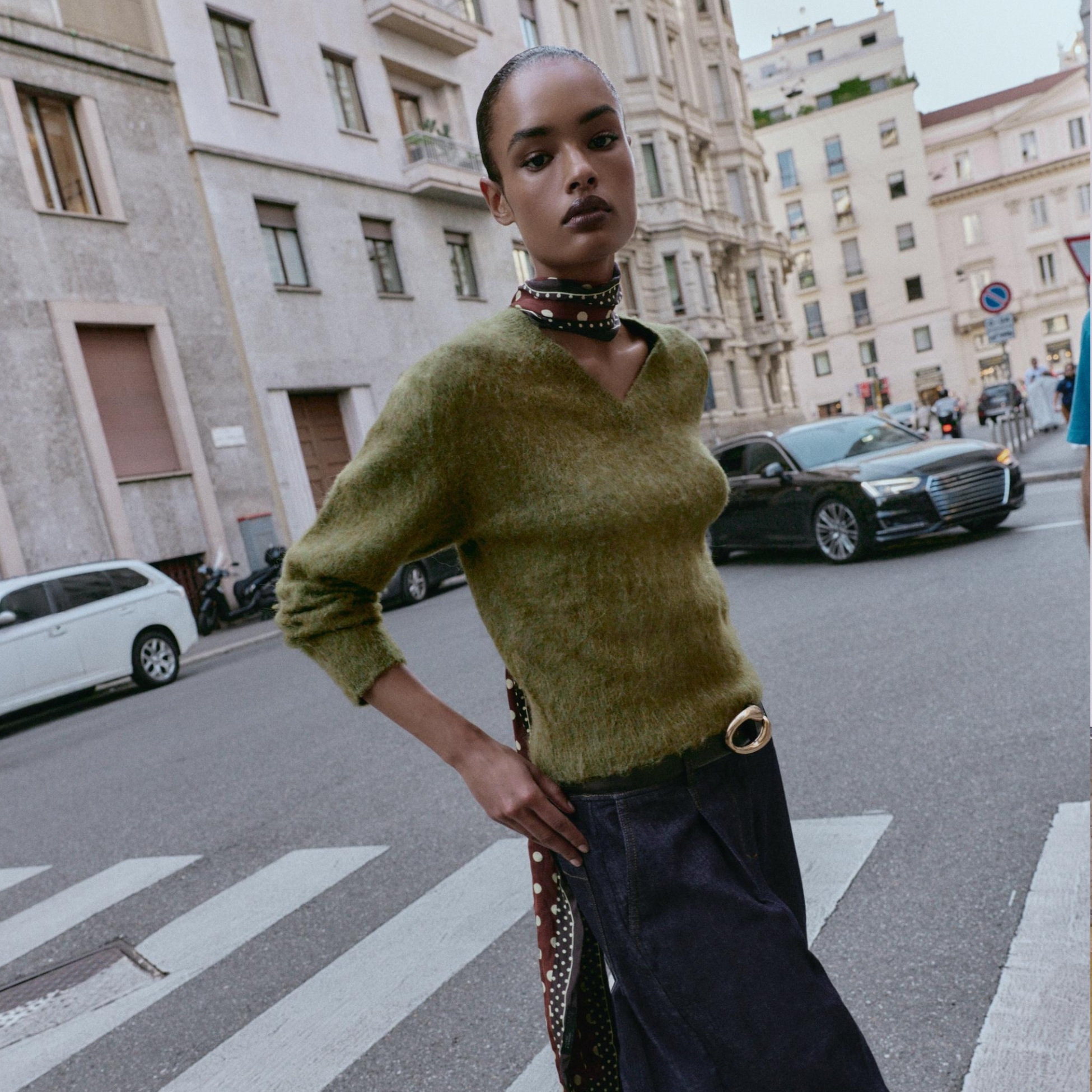 Model wearing a khaki jumper from ZARA.