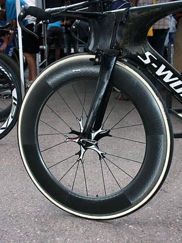 Quick Step built its own front wheels for the time trials using a Specialized Roval Fusee Star hub and a Zipp rim.