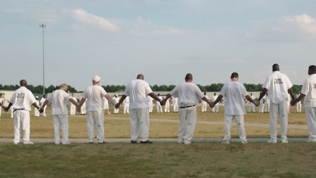 Inmates forming a human circle in The Alabama Solution