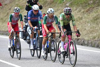 Giro d'Italia stage 18 LIVE: Four-man breakaway being kept on a leash by the teams of Jhonatan Narváez
and Jonathan Milan