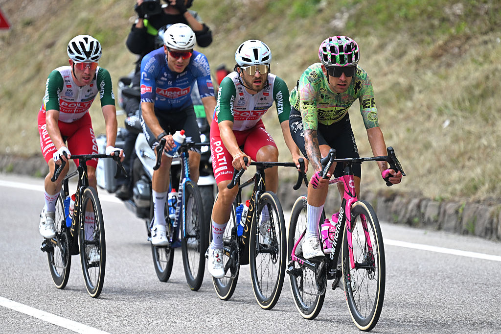 Giro d'Italia stage 18 LIVE: Four-man breakaway being kept on a leash by the teams of Jhonatan Narváez
and Jonathan Milan