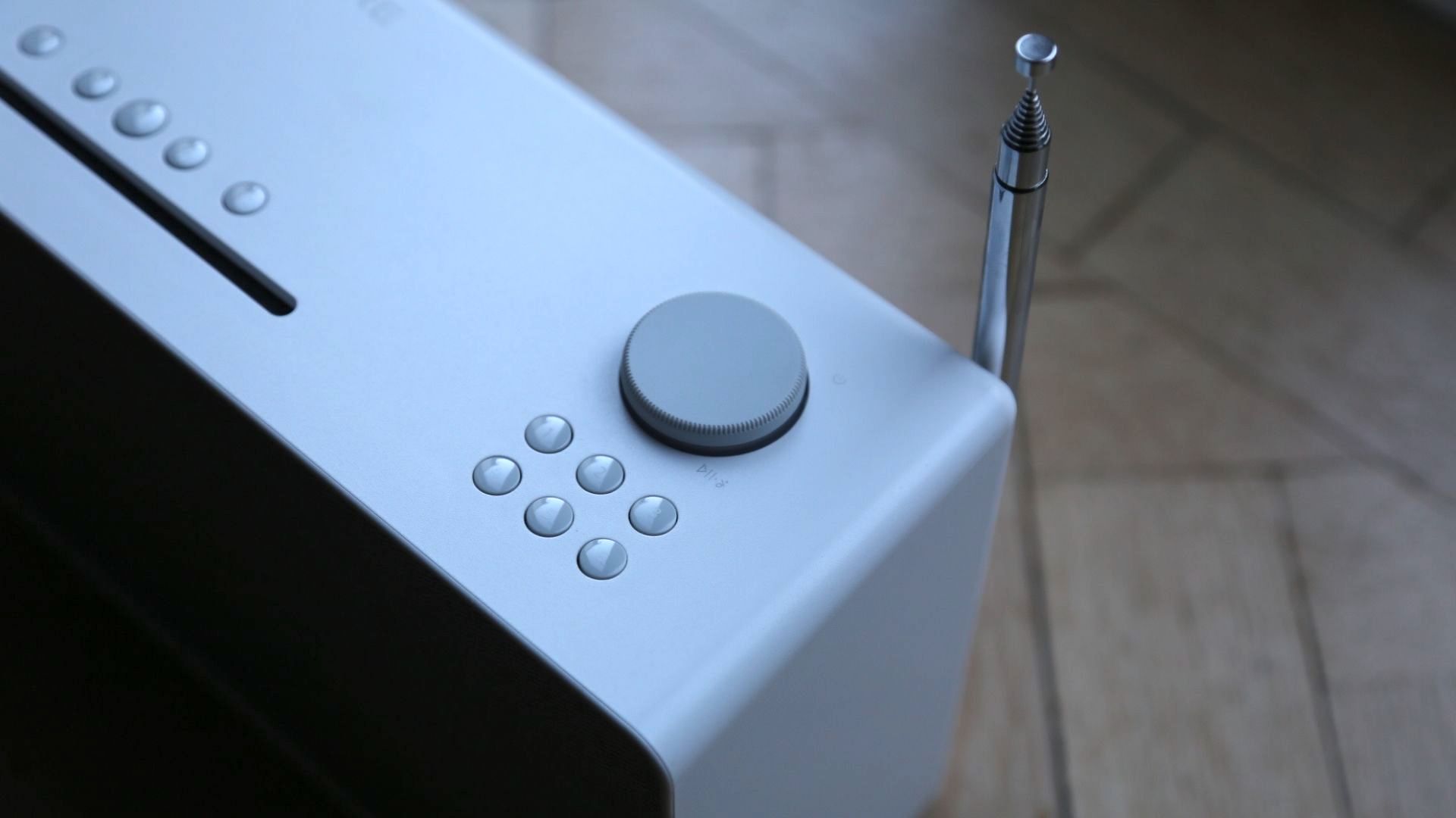 the controls on the pure evoke home wireless speaker