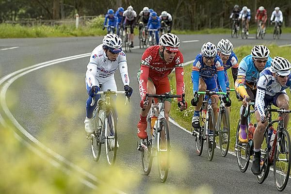 The race splintered early in strong cross-winds not long after leaving the start in Colac.