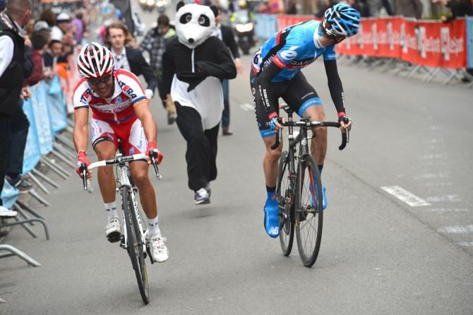 He's behind you: Dan Martin checks to see if the group are in pursuit