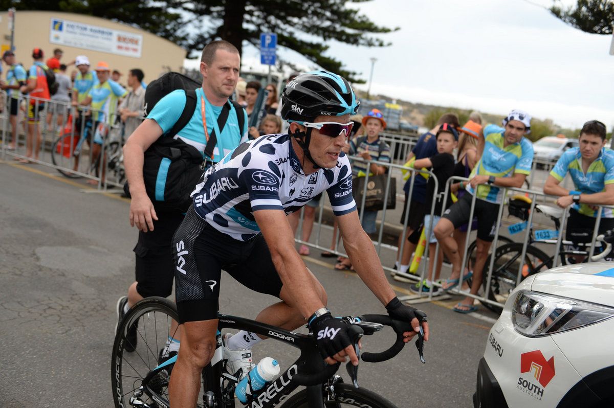 Sergio Henao keeps the KOM jersey