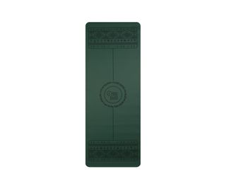 Image of green yoga mat from Yogi Bare with indicators of where to position yourself on the mat