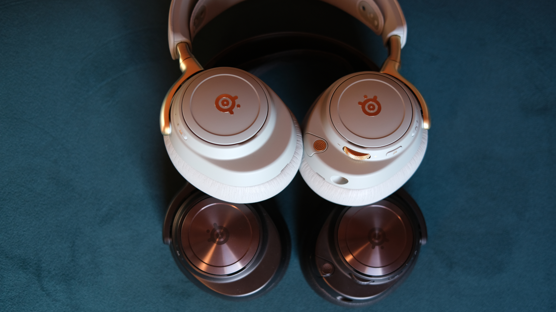 SteelSeries Arctis Nova Elite vs Nova Pro Wireless