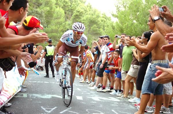 Jose-Luis Arrieta (Ag2R-La Mondiale), part of the day's five-man break, climbs the Alto Xorret de Cat&igrave;.
