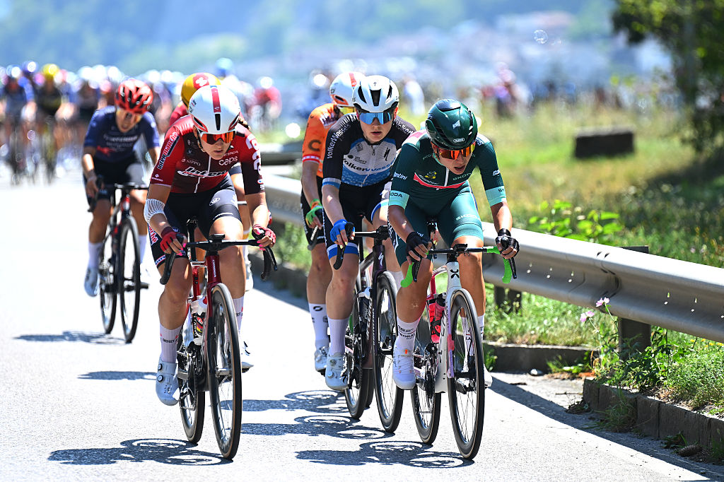 GENEVA, SWITZERLAND - AUGUST 02: (L-R) Dina Boels of Belgium and Team Lotto Intermarche Ladies and Idoia Eraso Lasa of Spain and Team Laboral Kutxa - Fundacion Euskadi - Green points jersey compete during the 5th Tour de France Femmes 2026, Stage 2 a 147.9km stage from Aigle to Geneva / #UCIWWT / on August 02, 2026 in Geneva, Switzerland. (Photo by Tim de Waele/Getty Images)