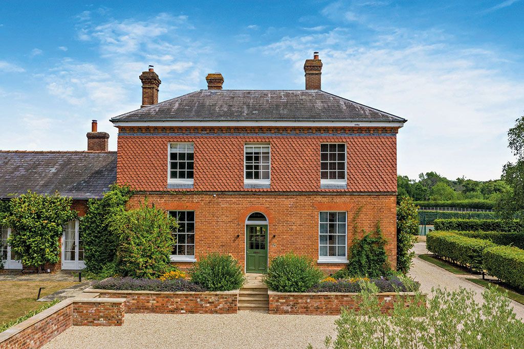 Properties for sale with tennis courts: Inleaze House, Hungerford Park, Hungerford, Berkshire