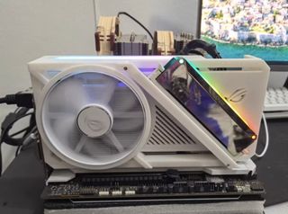 RTX GPU with DDR5 slot