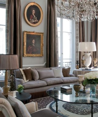 A modern room decorated in Regency-style furniture and a neutral color scheme with pops of color and gold