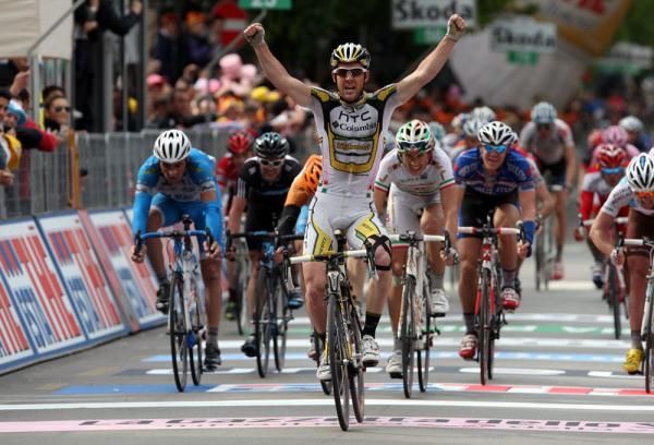 Matthew Goss (HTC-Columbia) sprints to victory ahead of Filippo Pozzato (Katusha) and Tyler Farrar (Garmin-Transitions)