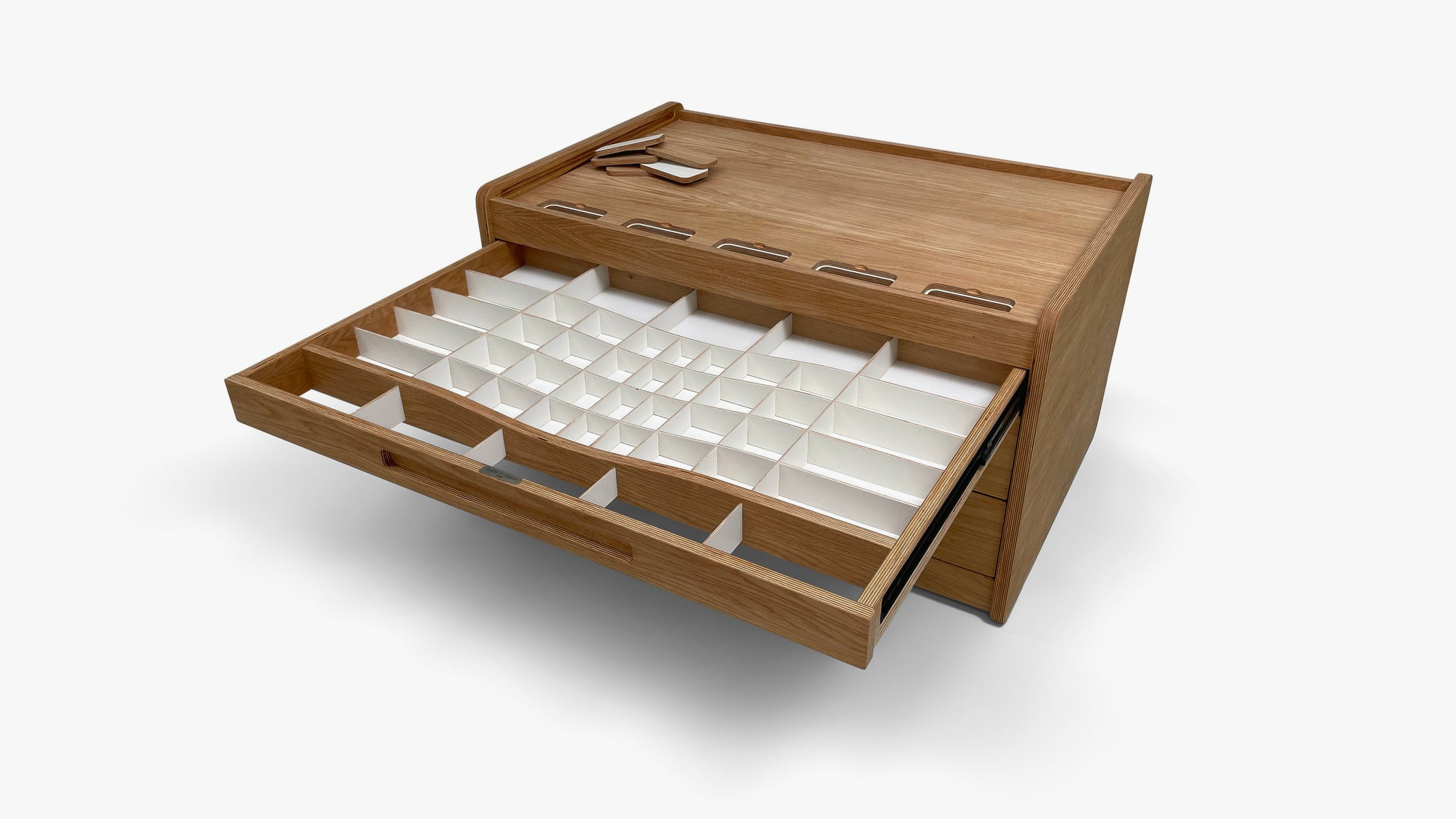The uppermost tray provides storage for special pieces and Minifigures