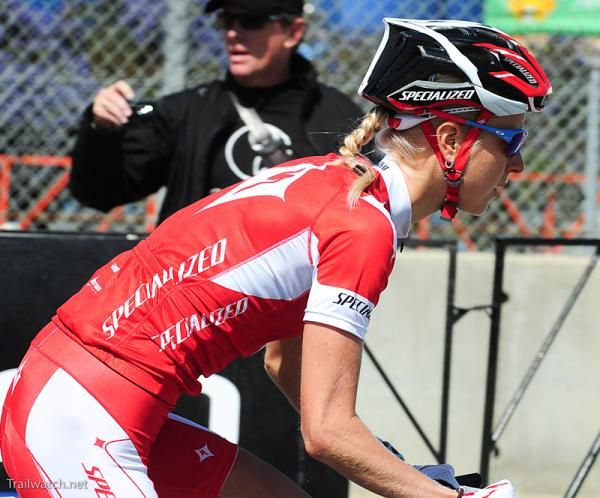 Lene Byberg (Specialized) gets the hole shot.