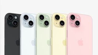 Apple iPhone 15 i fem forskjellige farger.