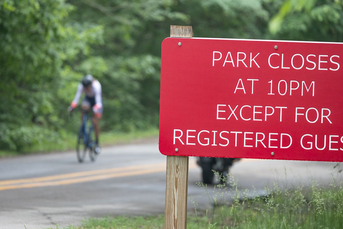 The climb out of Devil's Den State Park gains 725ft (221m) in three mile (4.84 km) for an average 5% grade.