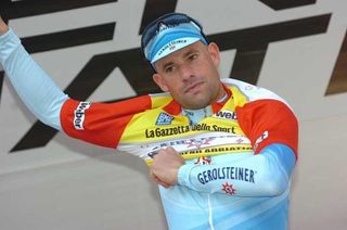Stefan Schumacher takes up the Yellow Jersey in Tirreno