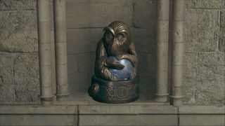 Hogwarts Legacy Demiguise Statue in an alcove