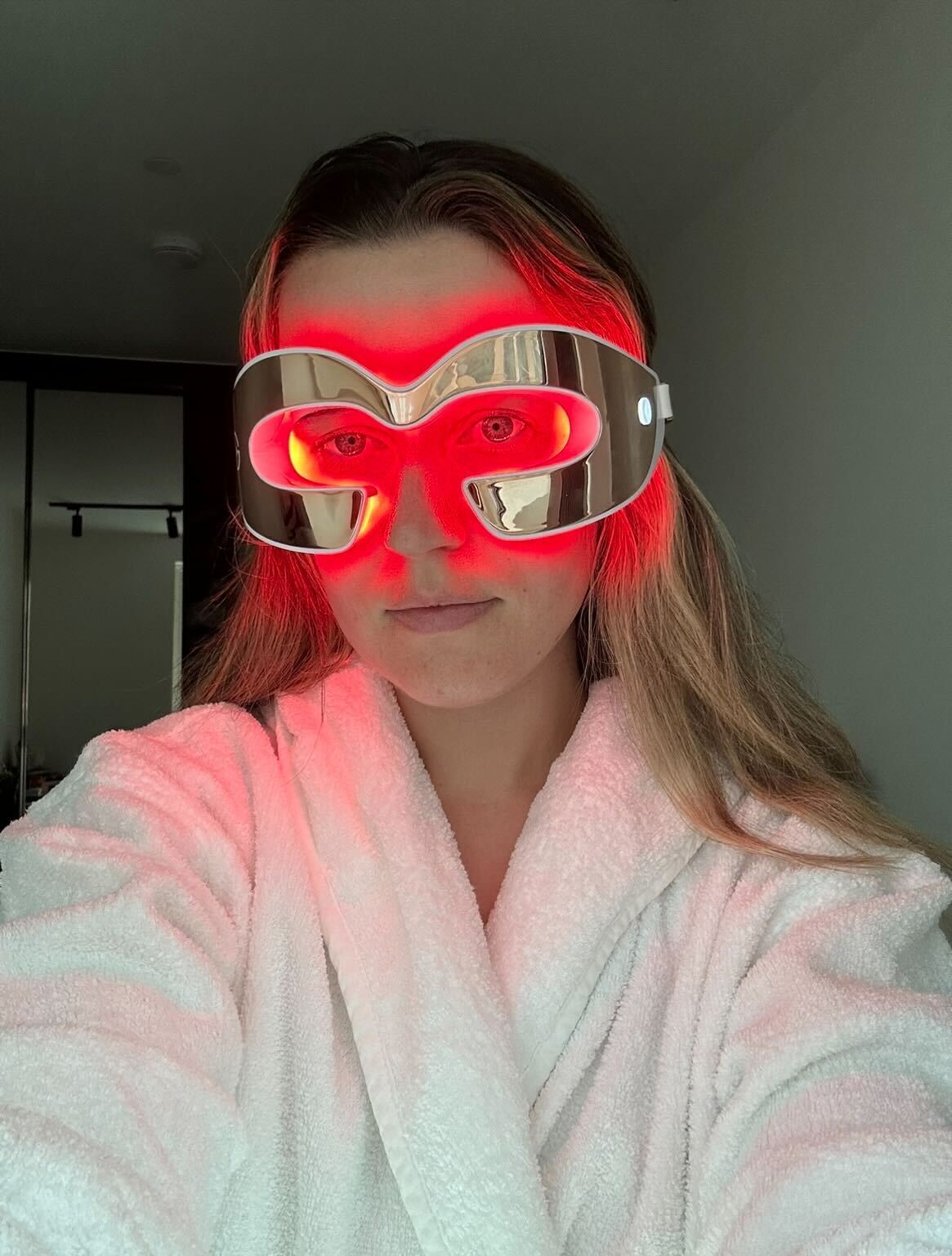 Grace Lindsay using the Dr Dennis Gross LED Eye Mask
