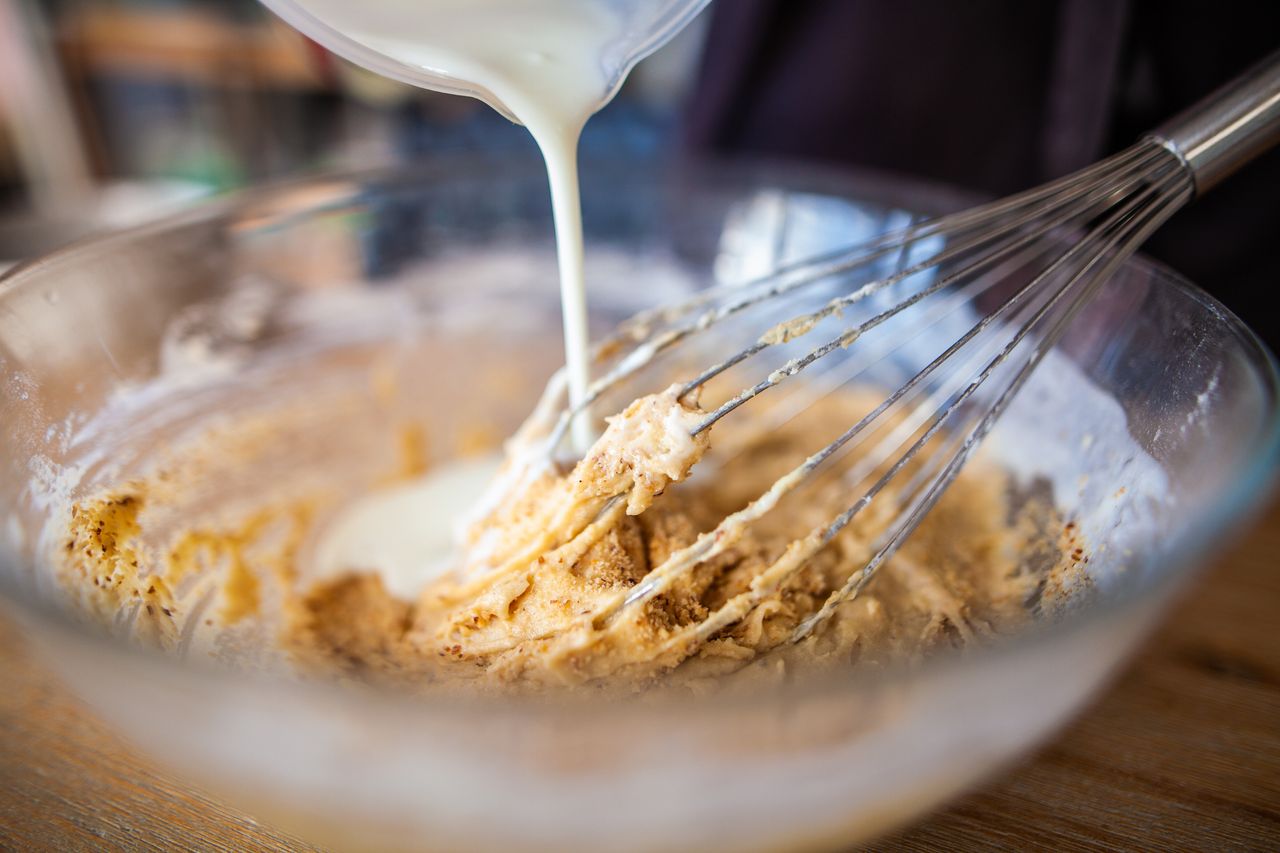 Baking bowl using cups to grams converter