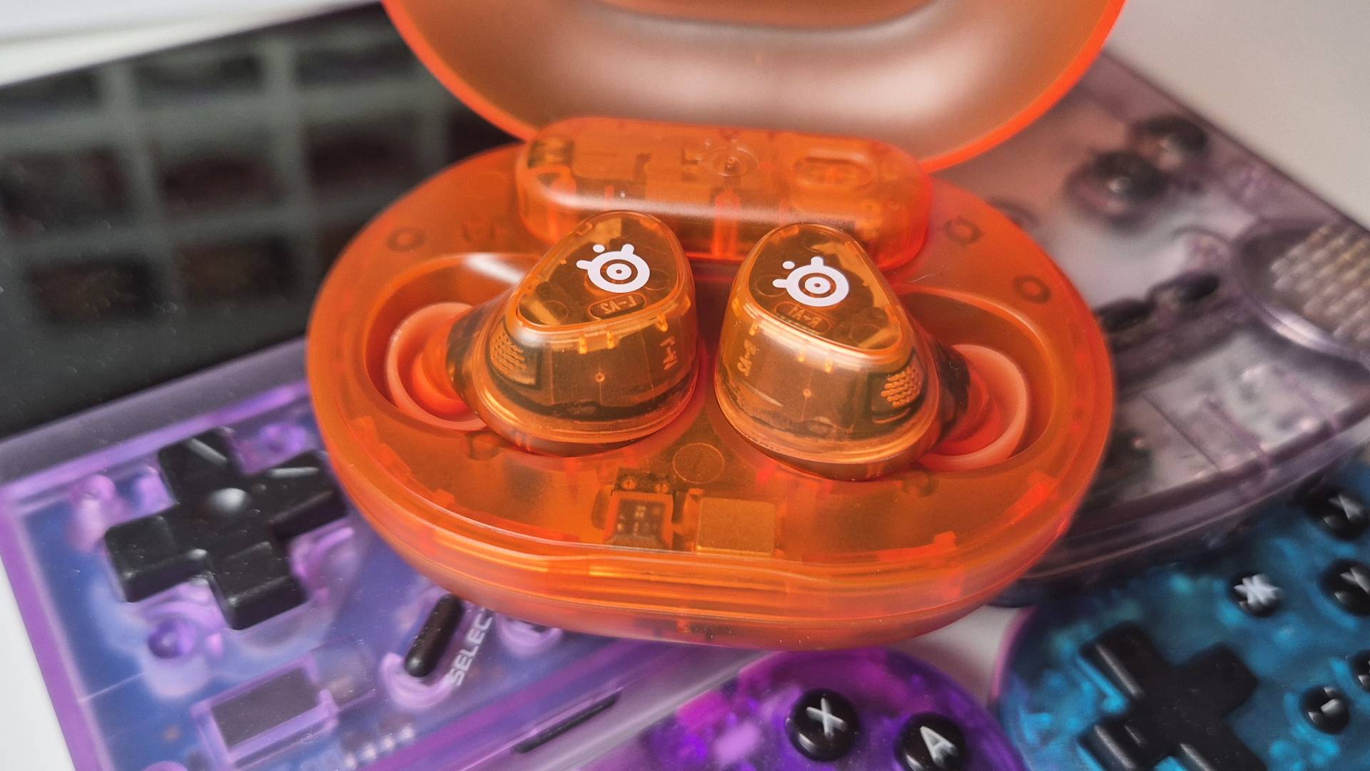 SteelSeries just launched a brand new limited edition GameBuds design, that looks like it stepped straight out of the late 90s