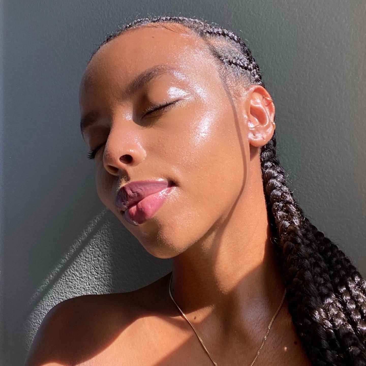 Photo of creator @aysha.sow with glowing skin 