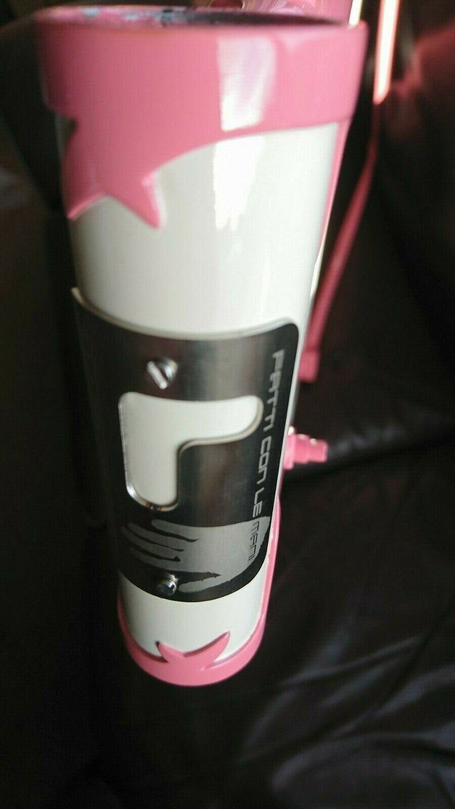 The head-badge reassures you, in Italian, that the frame is handmade