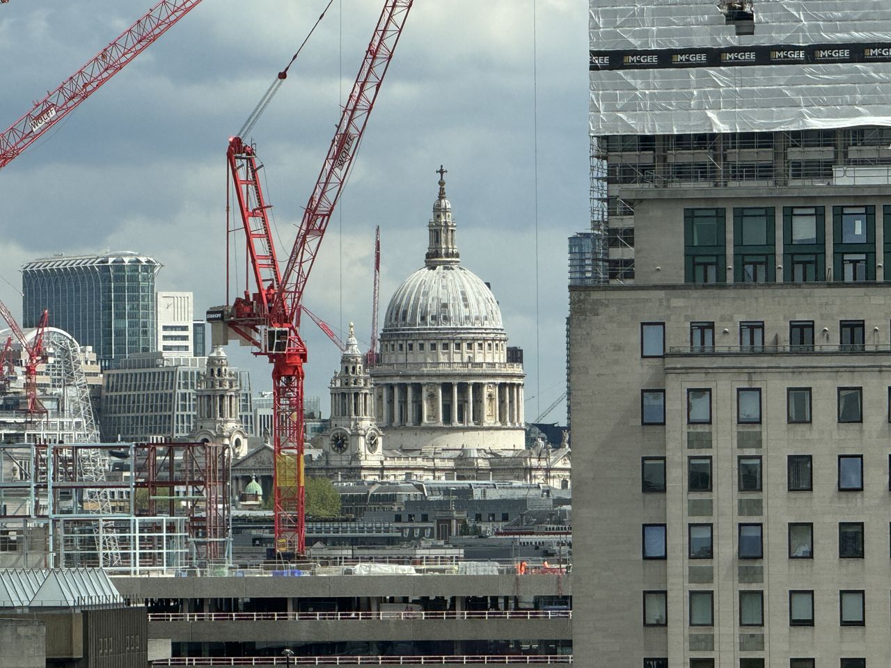 iPhone 15 Pro Max vs. Galaxy S24 Ultra vs. Pixel 8 Pro London Eye photos