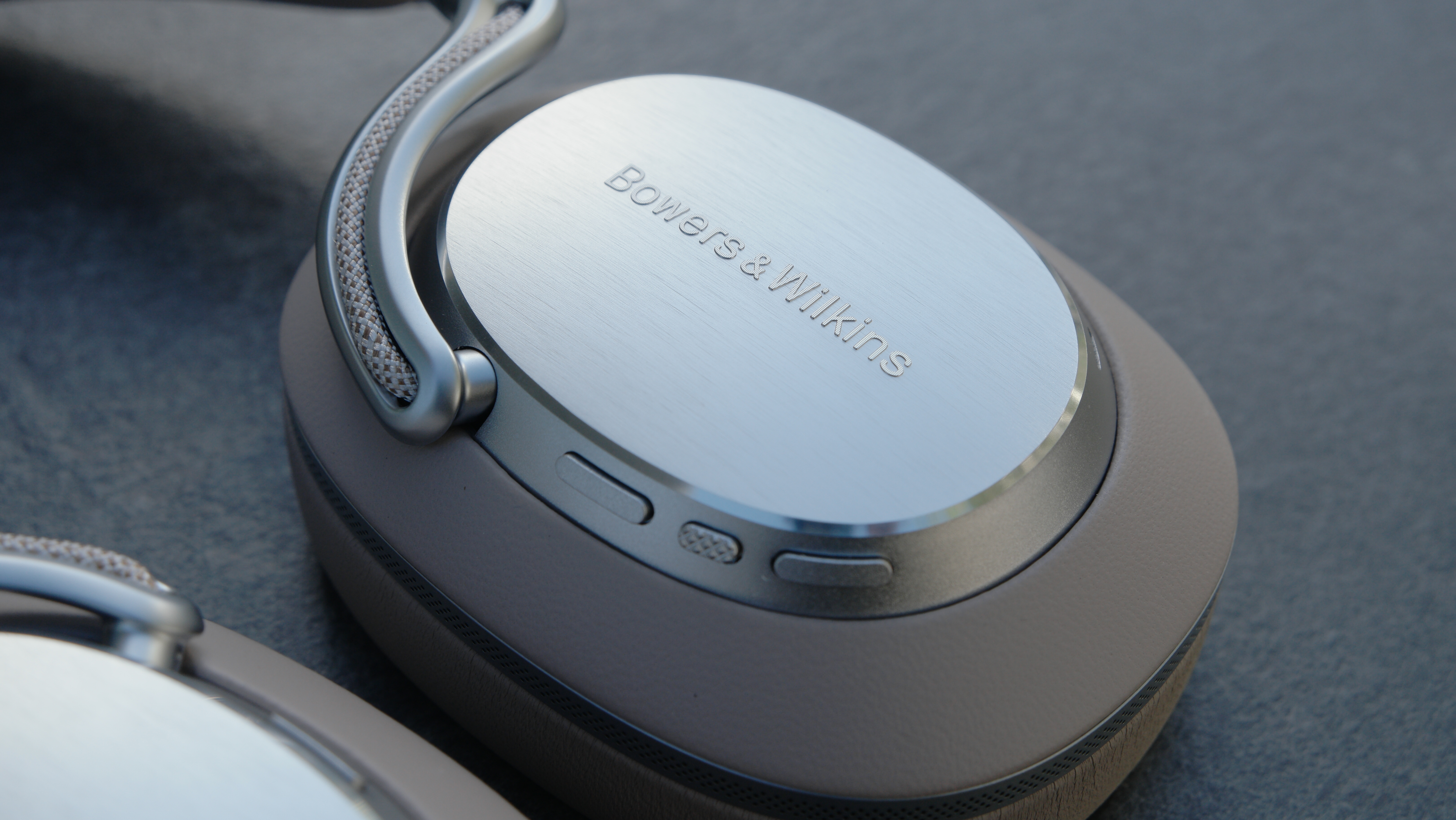 Bowers &amp; Wilkins Px8 S2