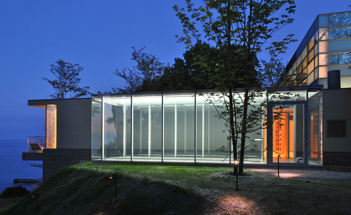 Organic approach that acknowledged the contours of the site and the view