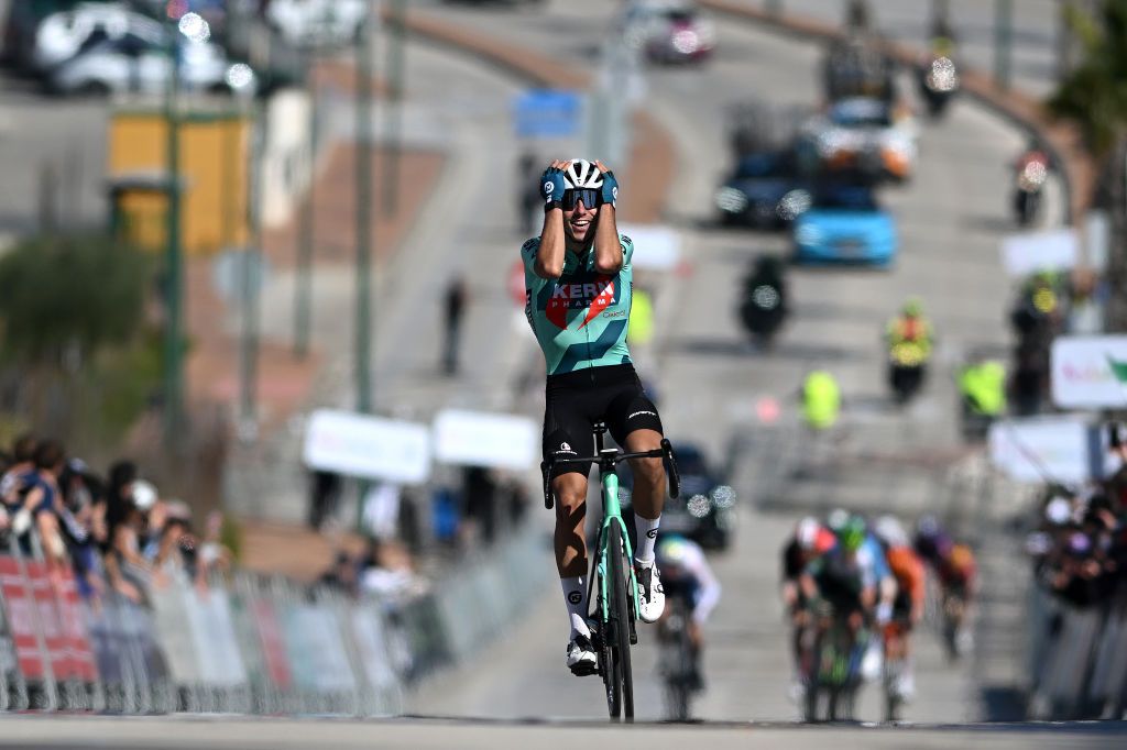 LA LINEA DE LA CONCEPCION SPAIN FEBRUARY 22 Diego Uriarte of Spain and Team Equipo Kern Pharma celebrates at finish line as stage winner during the 71st Vuelta a Andalucia Ruta Ciclista Del Sol 2025 Stage 4 a 1943km stage from Cordoba to Alhaurin de la Torre on February 22 2025 in La Lnea de la Concepcion Spain Photo by Szymon GruchalskiGetty Images