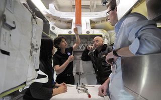 NASA astronauts Cady Coleman and Scott Kelly Visit the Dragon Capsule