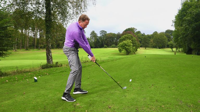 How to swing a golf club