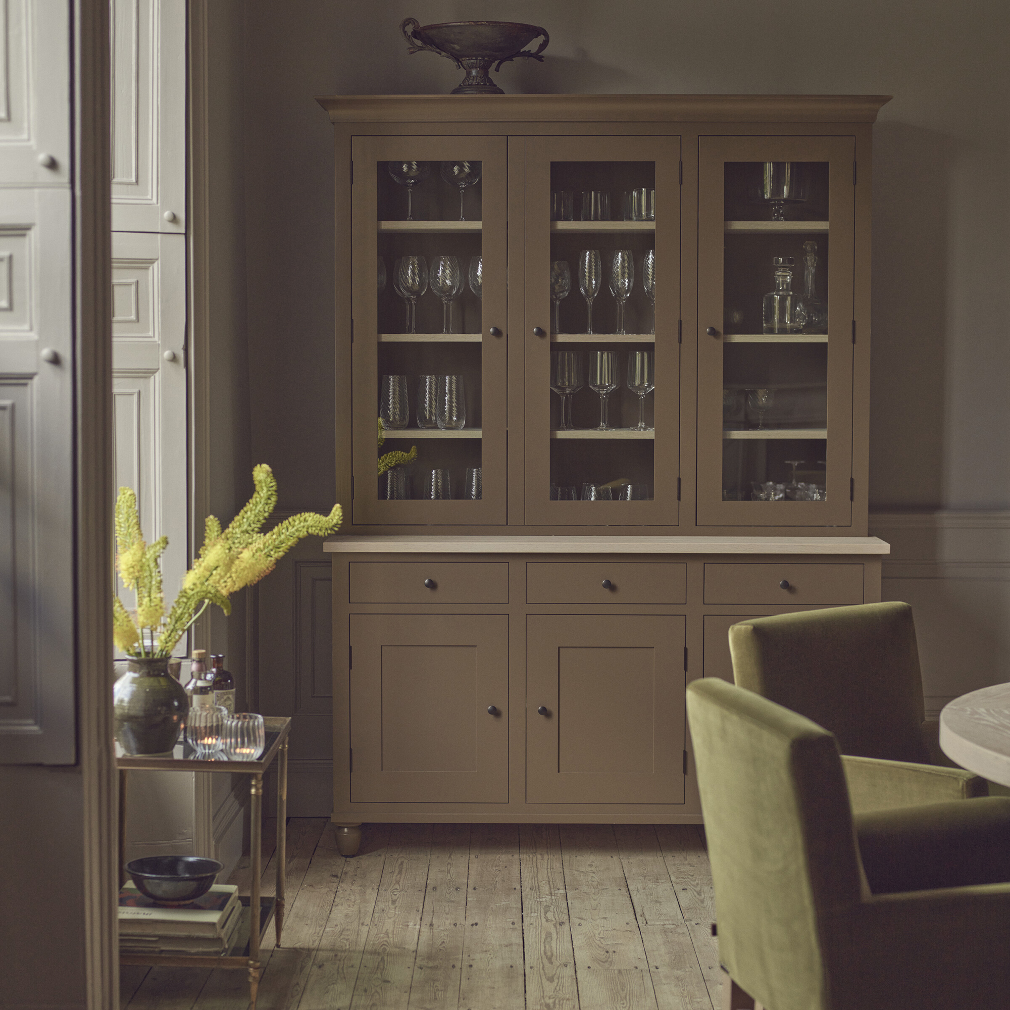 Neptune dresser unit