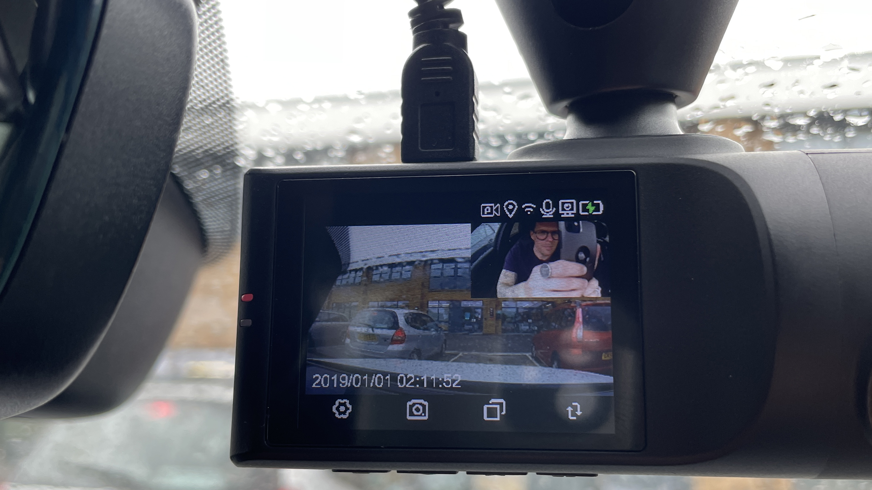 Wawa 2K dual dash cam inside the windshield