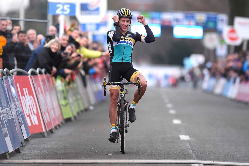 Tom Meeusen wins Azencross in Loenhout