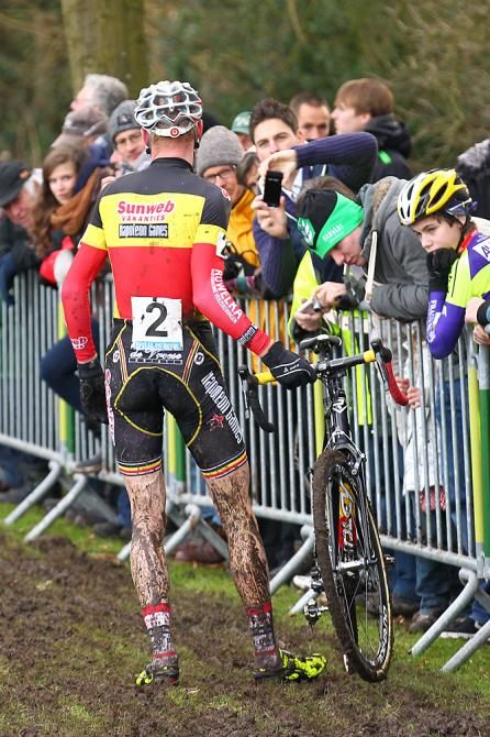 Klaas Vantornout (Sunweb-Napoleon Games) had chain problems