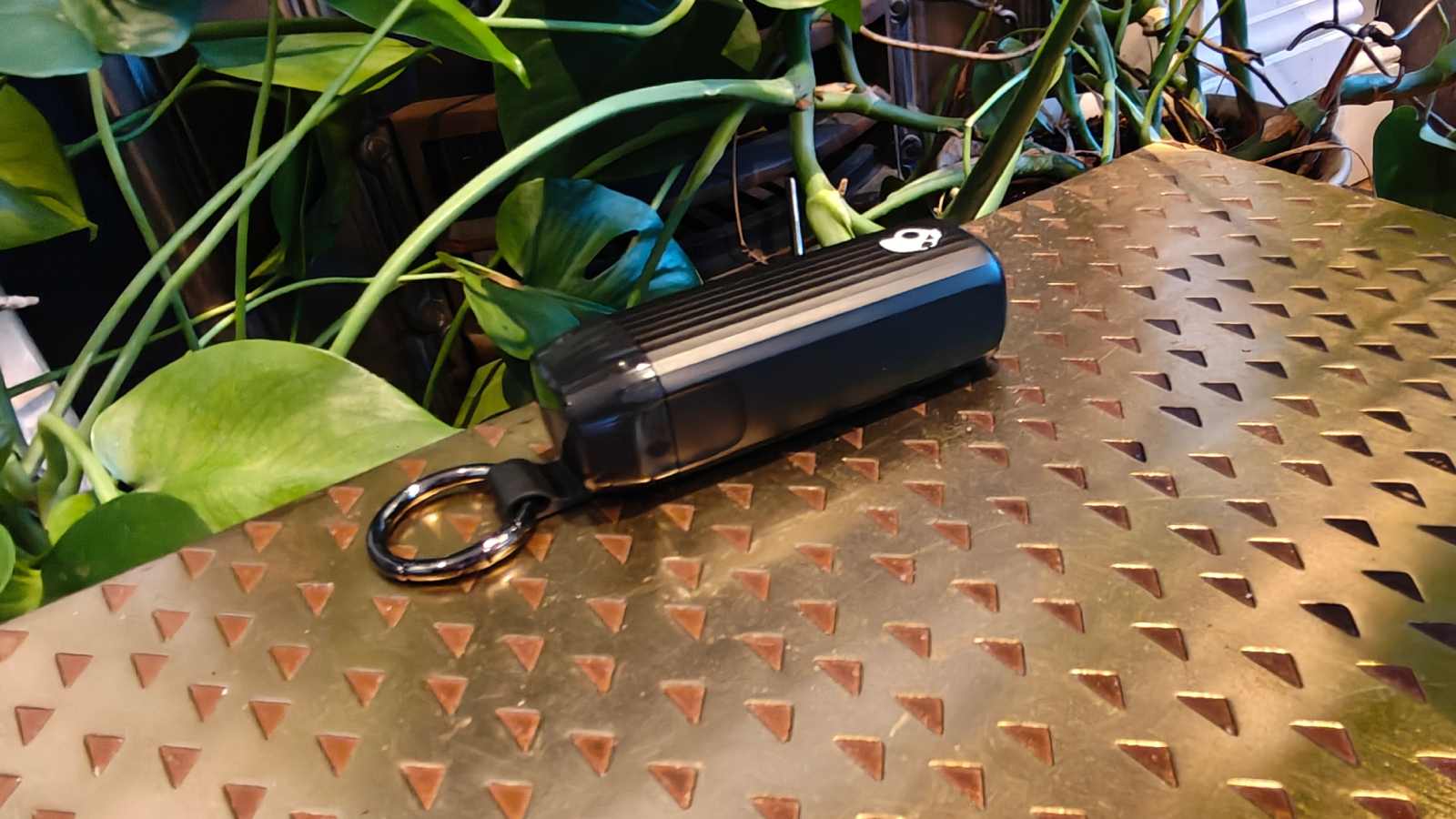 The Skullcandy Method 540 carry case, closed.